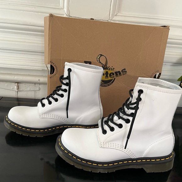 HP⚡️Dr. Martins 1460 White Leather Boot - Picture 6 of 11